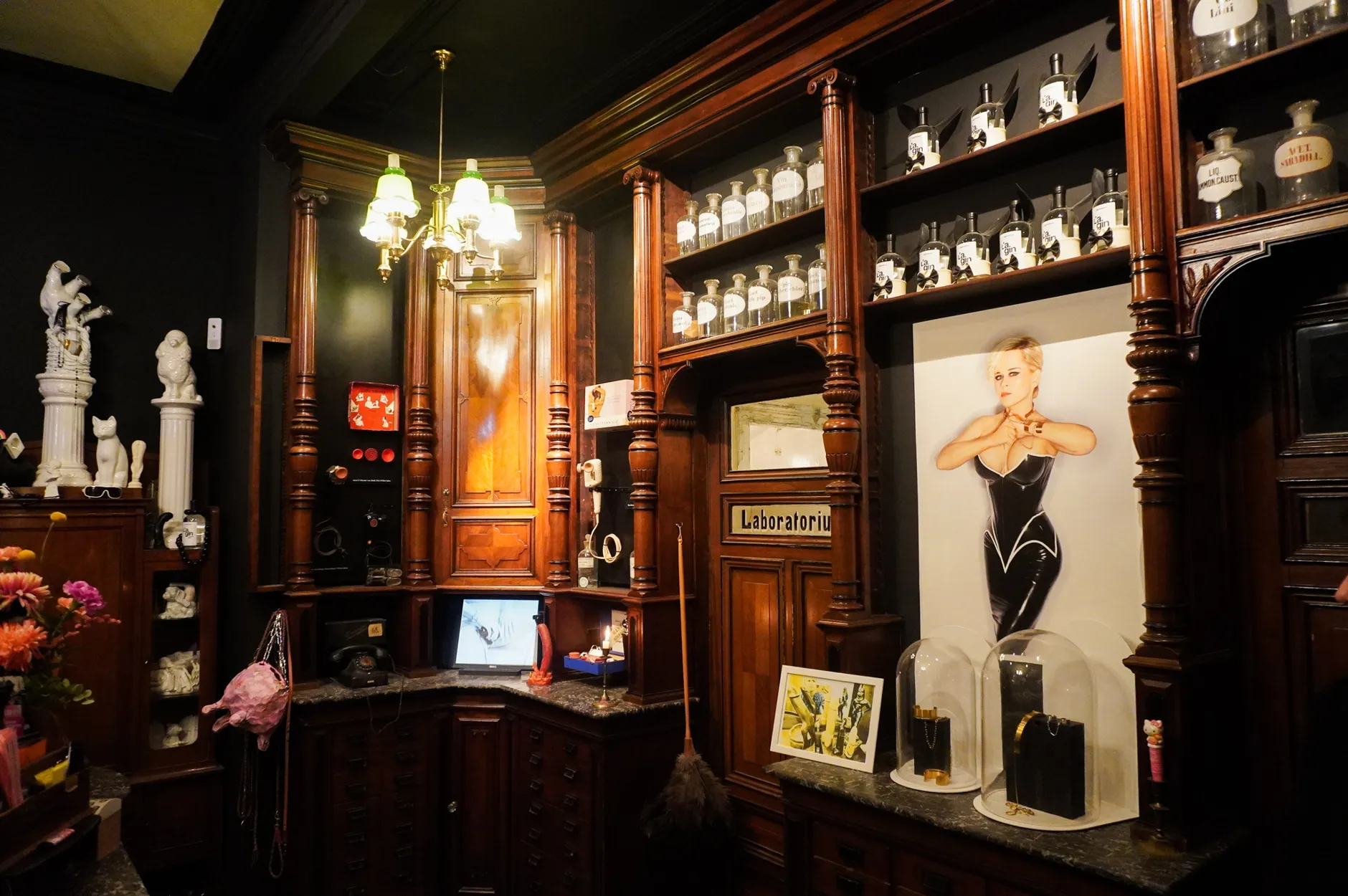 Vom Schilfpenis zum Satisfyer: L'apotheque ist Deutschlands erstes Museum  für Sextoys