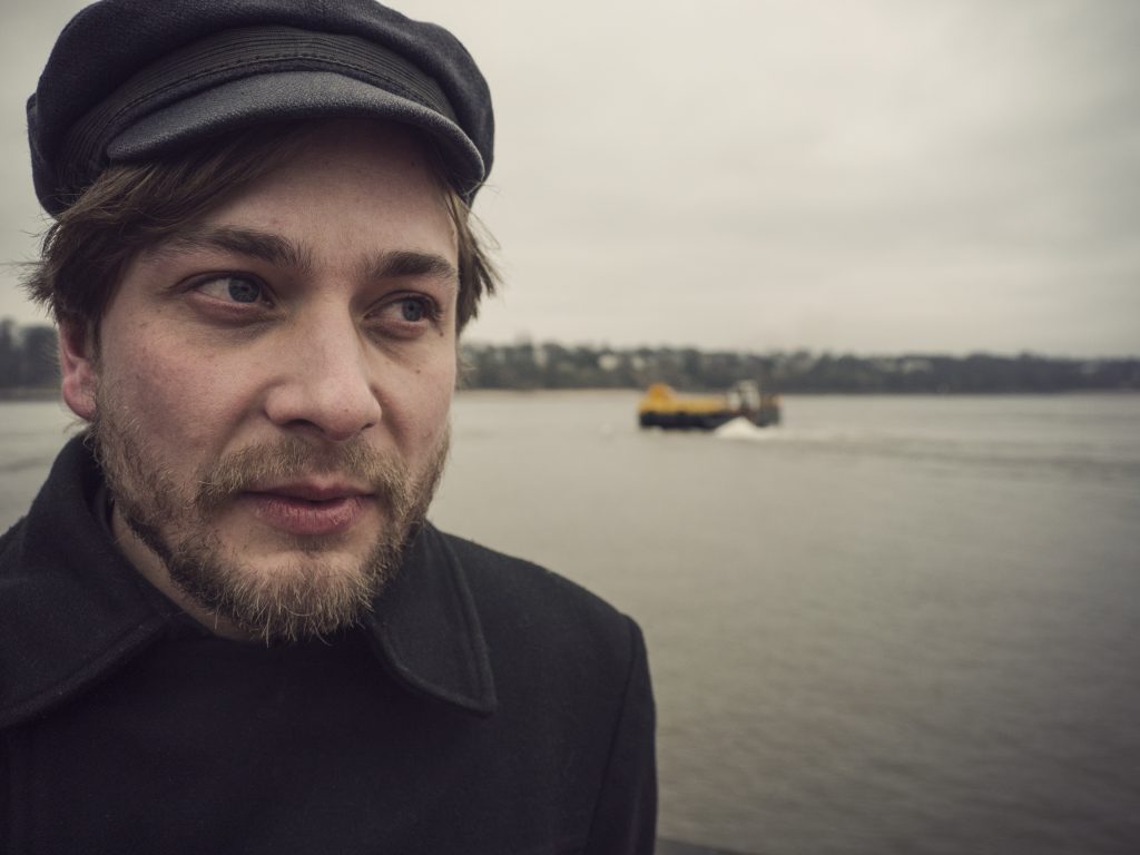 sailing conducters-hannes-schiff-elbe-fähre-finkenwerder-astra-interview