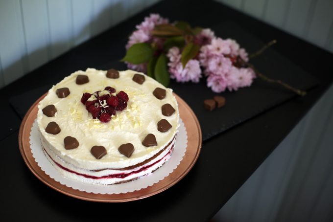 Backvergnügen: Weiße Schokitorte mit Himbeermousse | Mit Vergnügen Hamburg