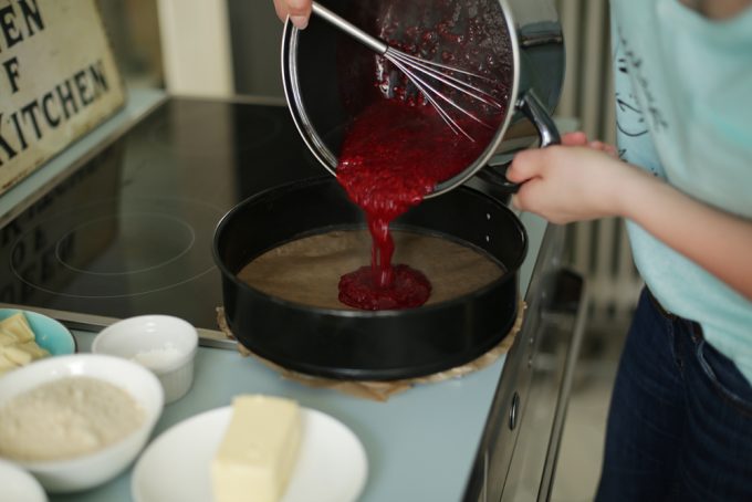 Weisse-Schokitorte-mit-Himbeermousse