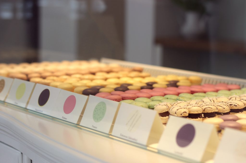 Bunte Macarons kaufen im Jö Makrönchen | Mit Vergnügen Hamburg