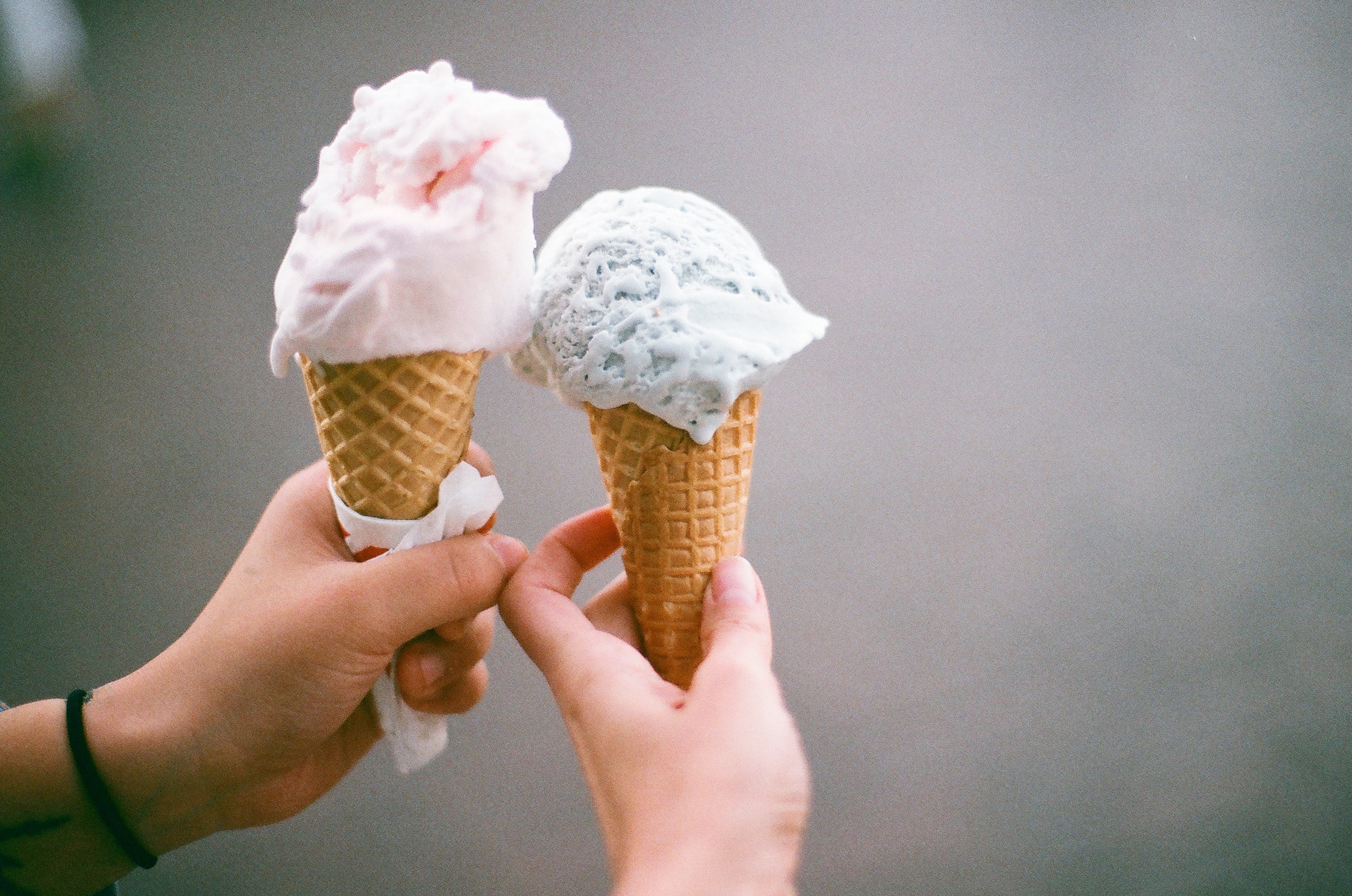 Traditionelles Eis schlecken bei Delzepich Eis | Mit Vergnügen Hamburg