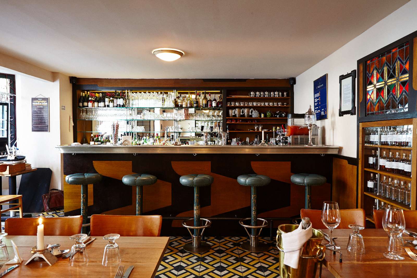 Moules Frites und Steak Tartar im Bistro Carmagnole Mit Vergnügen Hamburg