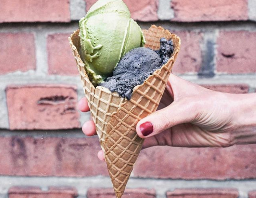 Ausgefallenes Eis im Liberty Plant Based Food Lab Mit Vergnügen Hamburg