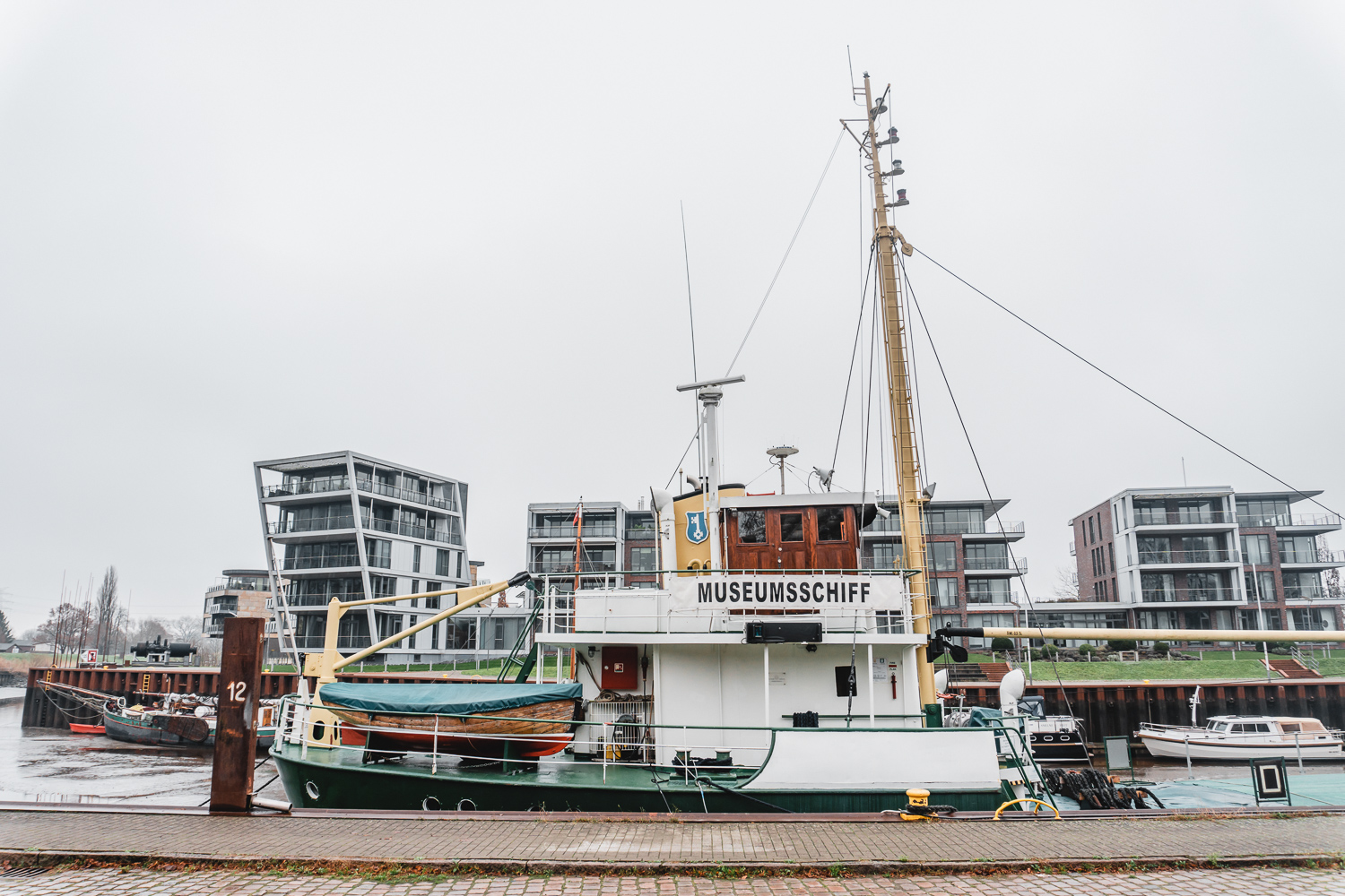 Den Hafen bei einer Bootsfahrt oder zu Fuß erkunden Mit Vergnügen Hamburg