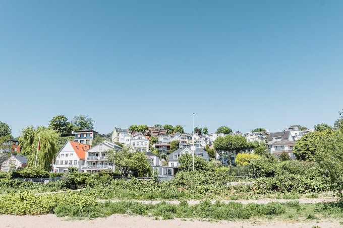 Schöne Häuser am Strand von Blankenese