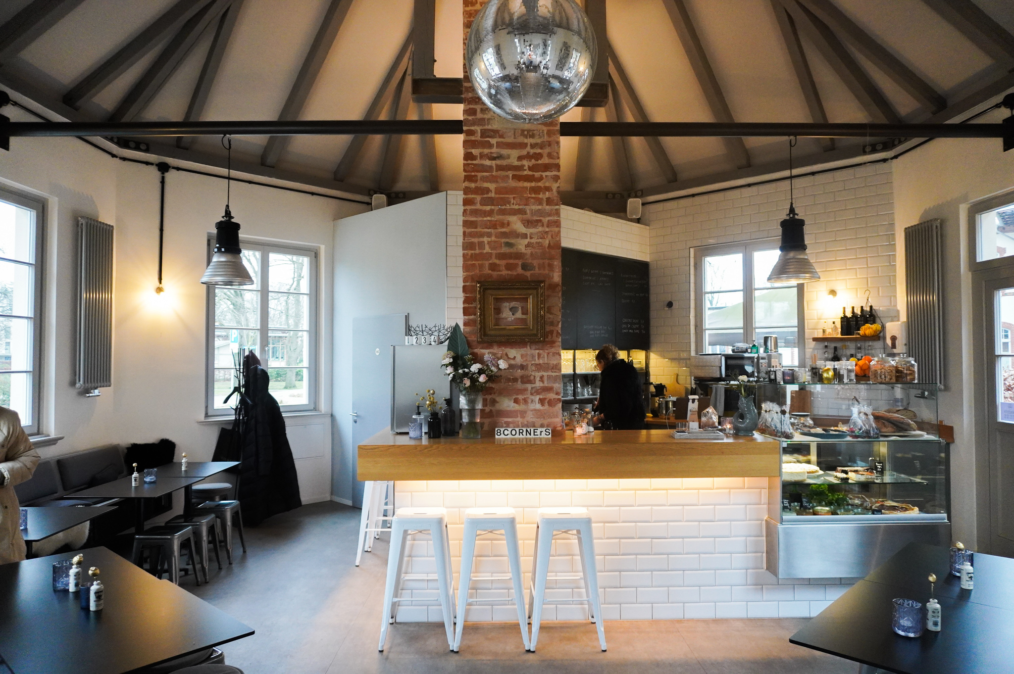 Kaffee und Kuchen in einem Wärterhäuschen das Eight Corners Mit Vergnügen Hamburg